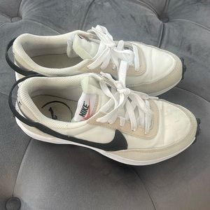 Nike waffle shoes size 7